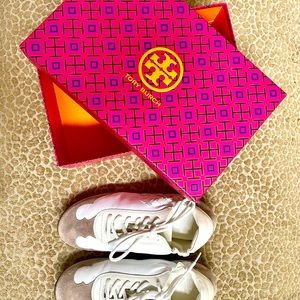 Tory Burch size 8.5 never worn comes with box, vintage Double Trainer.